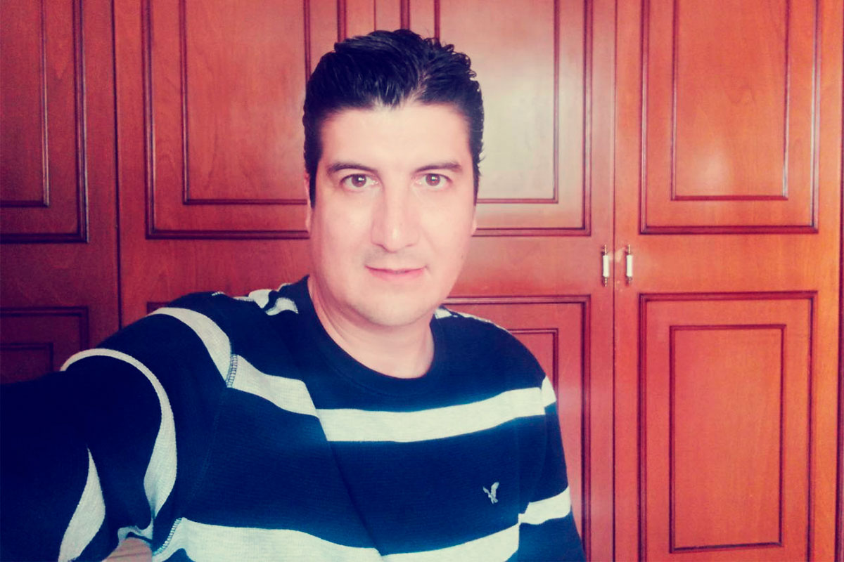 Abuelos aprovechan clases por televisión