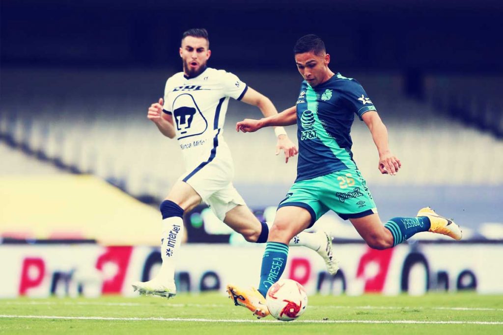 Salvador Reyes contra Pumas