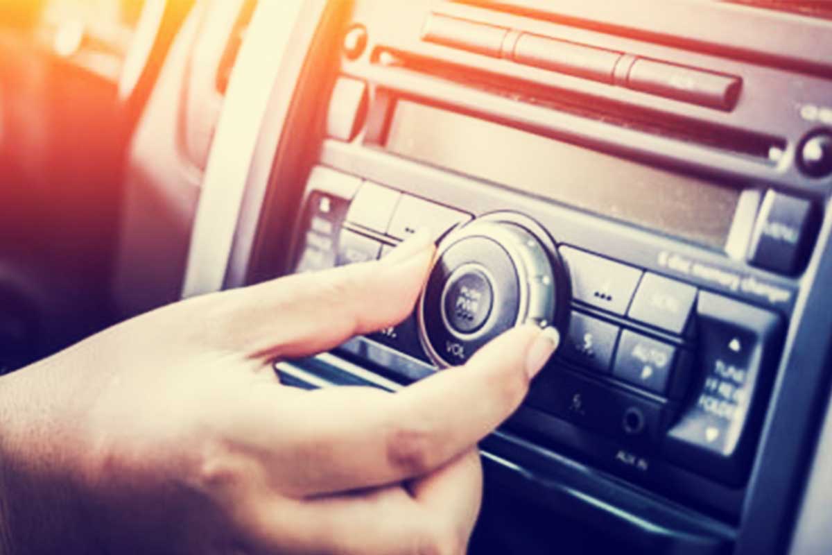 Beneficios de escuchar música mientras manejas