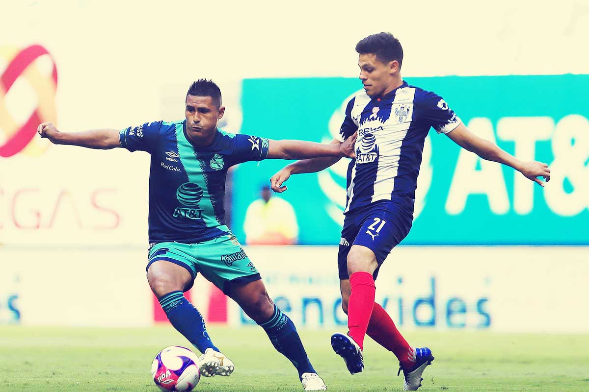 Osvaldo Martínez contra Monterrey