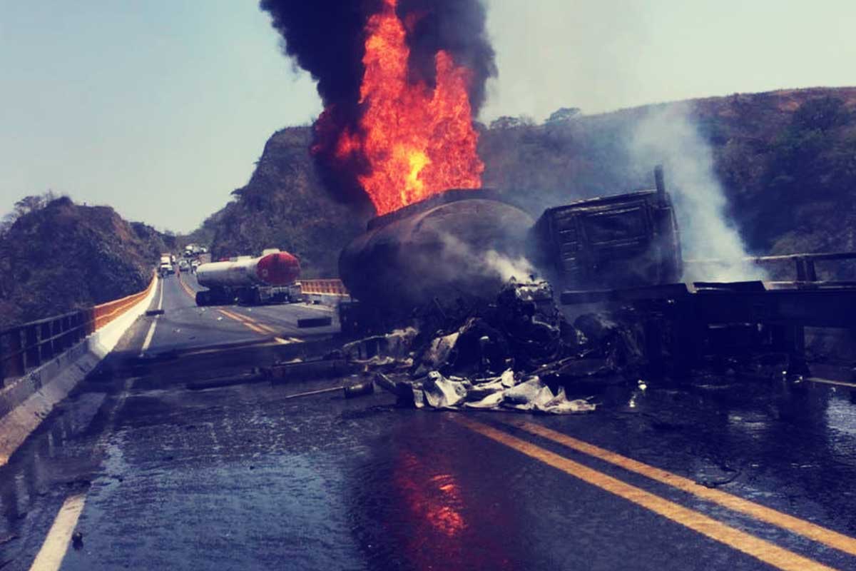 Explosión de pipa en la Guadalajara-Tepic