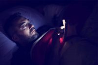 Consejos para aliviar la vista cansada tras el uso de tantas pantallas