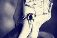 Conoce la joyería gótica de Ely G