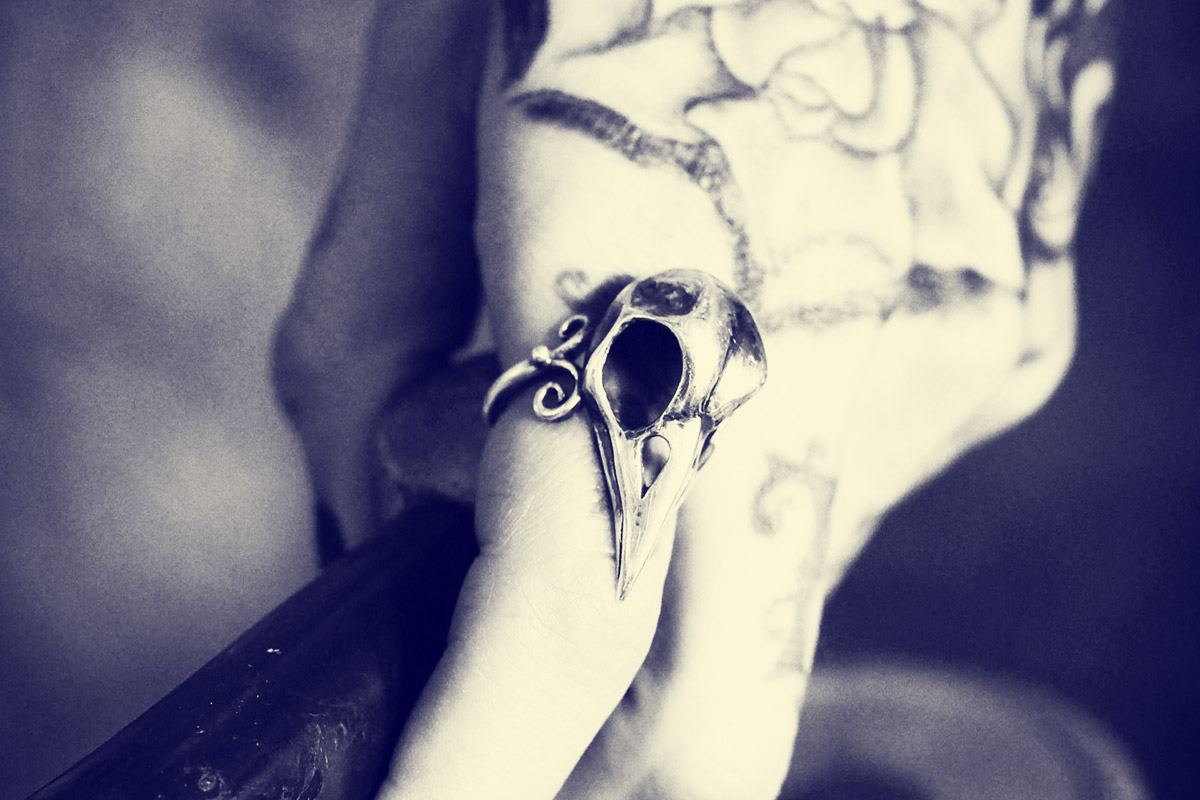 Conoce la joyería gótica de Ely G