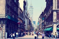 Te podrían multar si fumas en el Corredor Madero en Cdmx