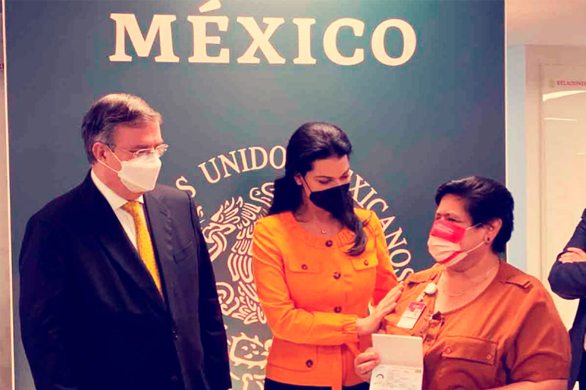 Se entregó el primer pasaporte electrónico