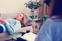 ¿Qué pasa cuando el paciente se enamora de su psicoterapeuta?