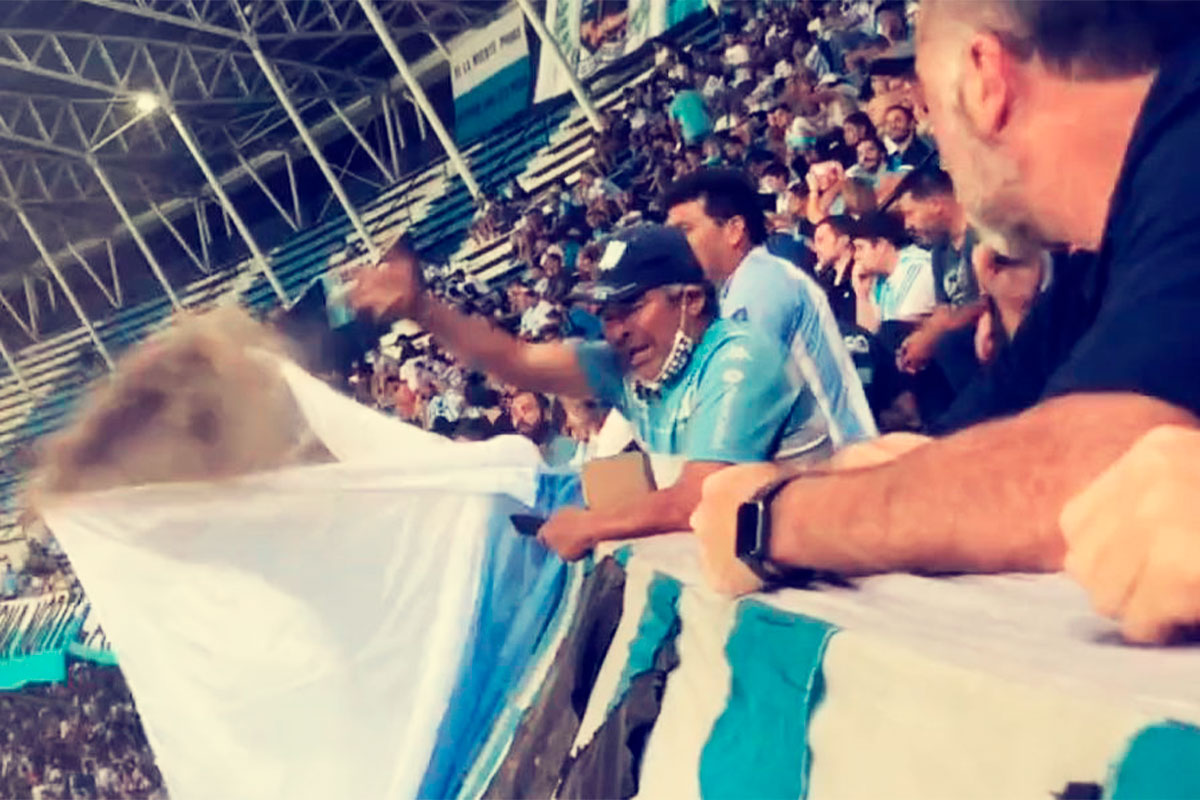 Aficionado lanza cenizas de fallecido en pleno partido