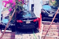 Siguiendo el GPS se atoran en callejón