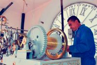 Los relojes de “El Gallito” y Palacio Municipal vuelven a dar la hora