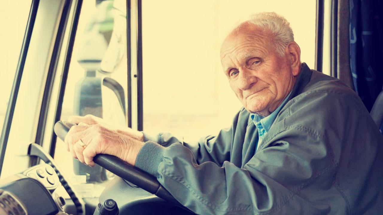 90 años y sigue siendo camionero