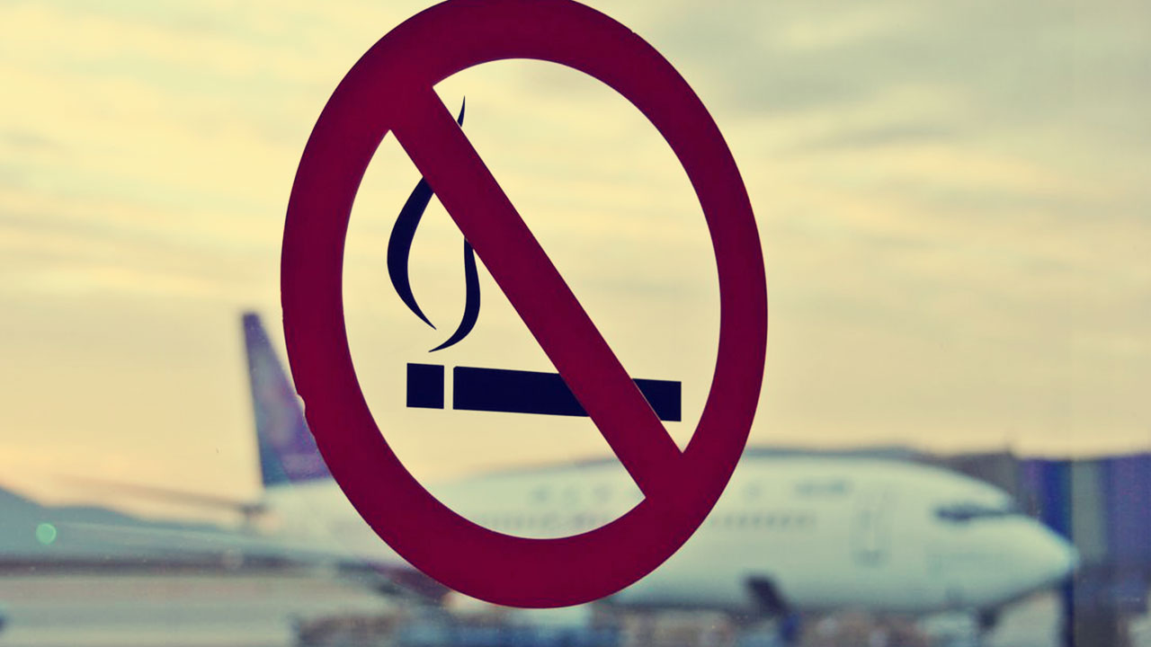 ¿Por qué hay ceniceros en los aviones? 