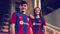 FC Barcelona presenta su nueva playera para el siguiente torneo