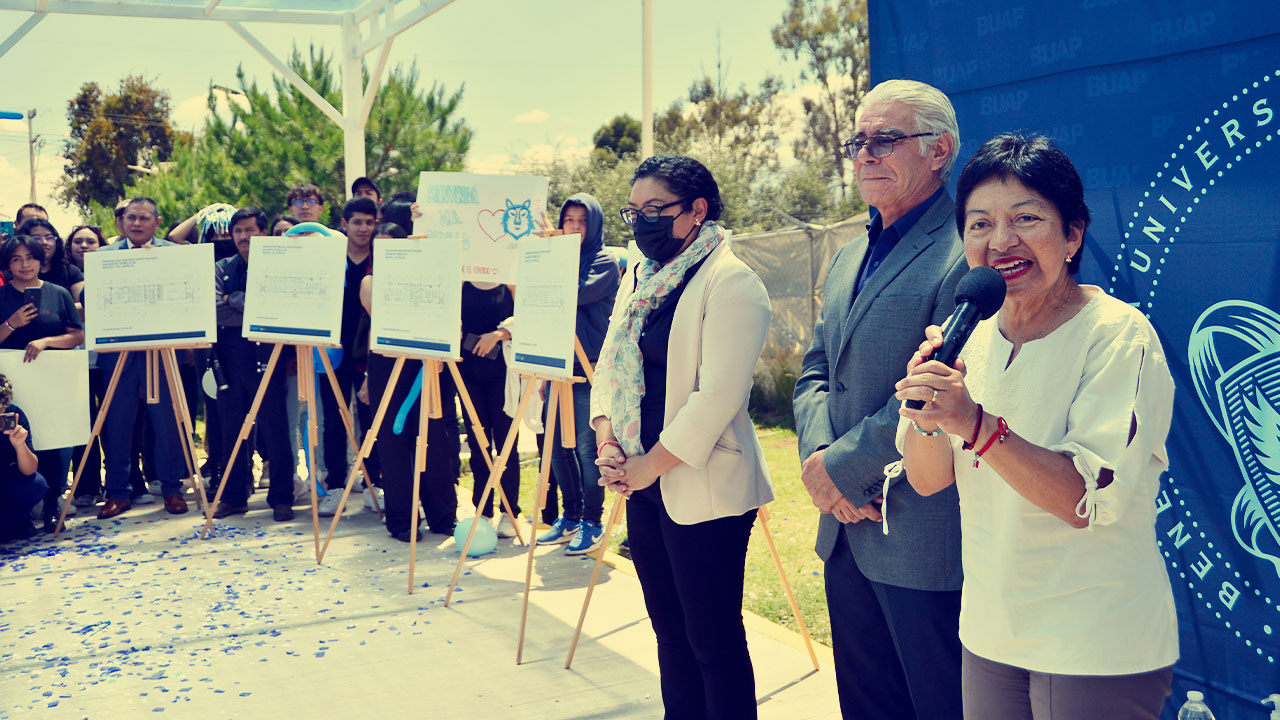 Colocan primera piedra de la Preparatoria Emiliano Zapata, en Texmelucan