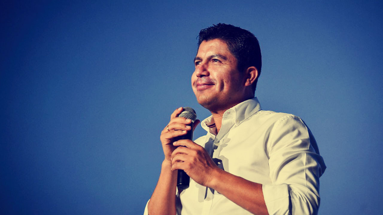 Lalo Rivera deja alcaldía para contender por la gubernatura