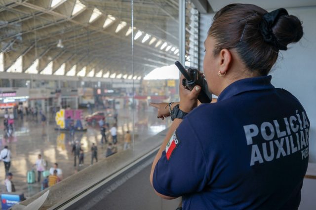Refuerza Policía Auxiliar vigilancia en Central de Autobuses de Puebla