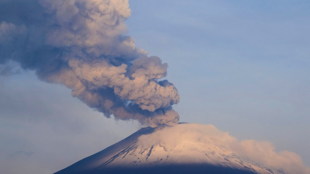 Volcán Popocatépetl registró 52 exhalaciones y mil 30 minutos de tremor