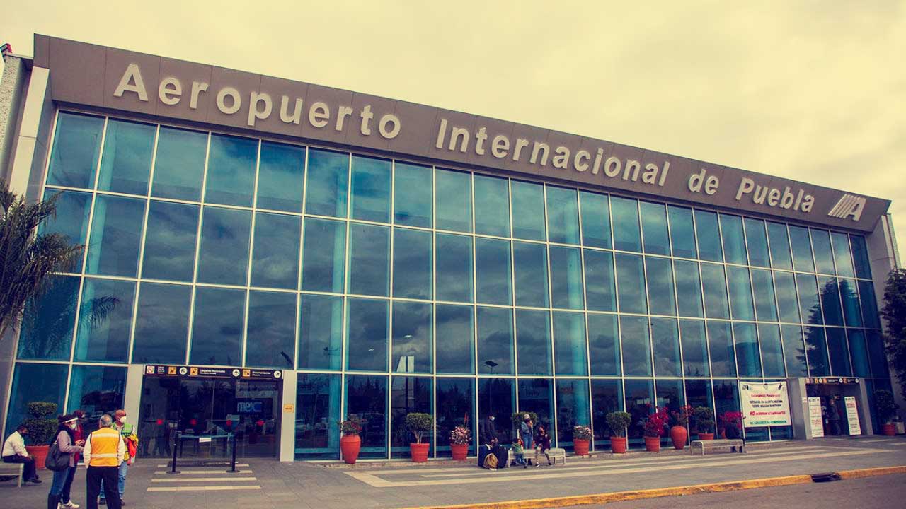 Viva Aerobús cancela vuelos por la caída de ceniza del Volcán Popocatépetl en Puebla