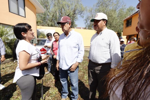 El gobernador recorrió colonias de la capital poblana que resultaron afectadas por la lluvia del viernes 24 de mayo