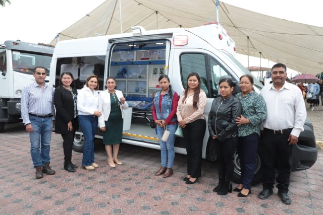 Encabeza Gaby Bonilla entrega de apoyos en Santo Tomás Hueyotlipan