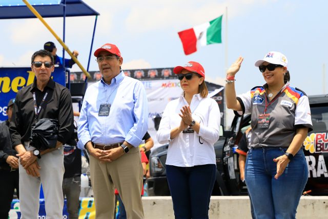 Premia Sergio Salomón a triunfadores de Nascar México Series