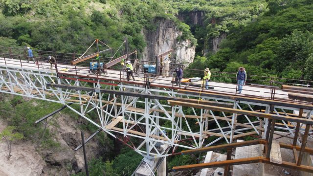 Con obras de infraestructura, Sergio Salomón mejora movilidad en Tochimilco y Acteopan