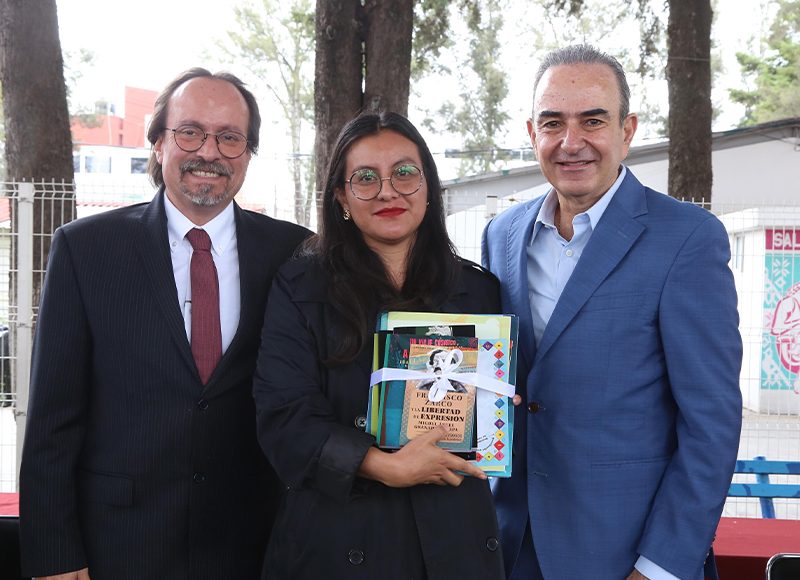 Entrega SEP 20 mil libros para bibliotecas en escuelas públicas poblanas