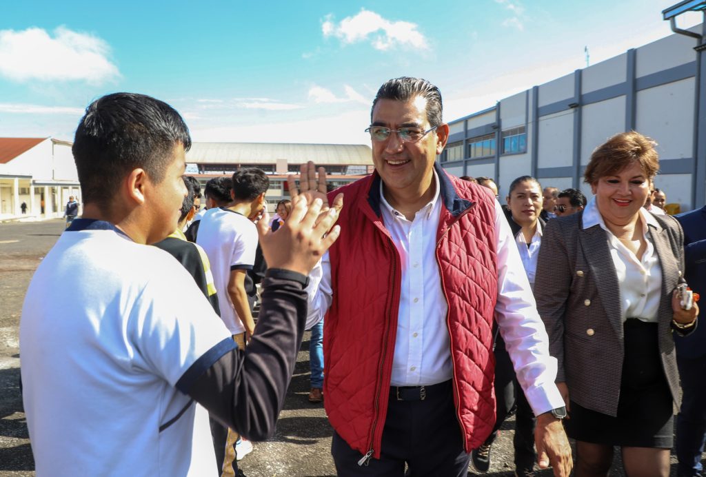 El gobernador Sergio Salomón presidió el inicio de la construcción del techado de la cancha del Centro Escolar “Presidente Manuel Ávila Camacho”