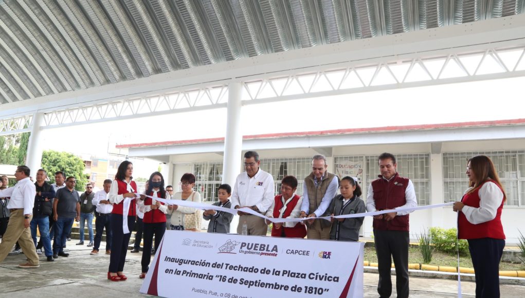 El gobernador Sergio Salomón entregó el techado de la plaza cívica en la primaria “16 de Septiembre de 1810”