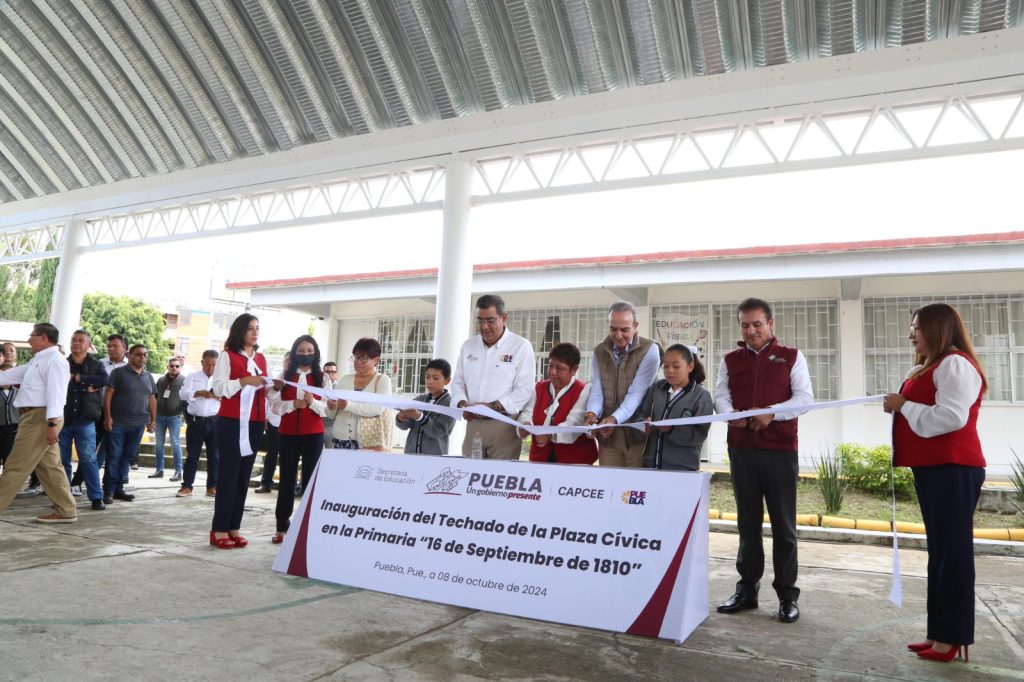 El gobernador Sergio Salomón entregó el techado de la plaza cívica en la primaria “16 de Septiembre de 1810”
