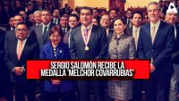 Sergio Salomón recibe la medalla 'Melchor Covarrubias' por su apoyo a la educación