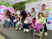 Entrega SEDIF 50 aparatos auditivos en coordinación con la Fundación Dante Eludier