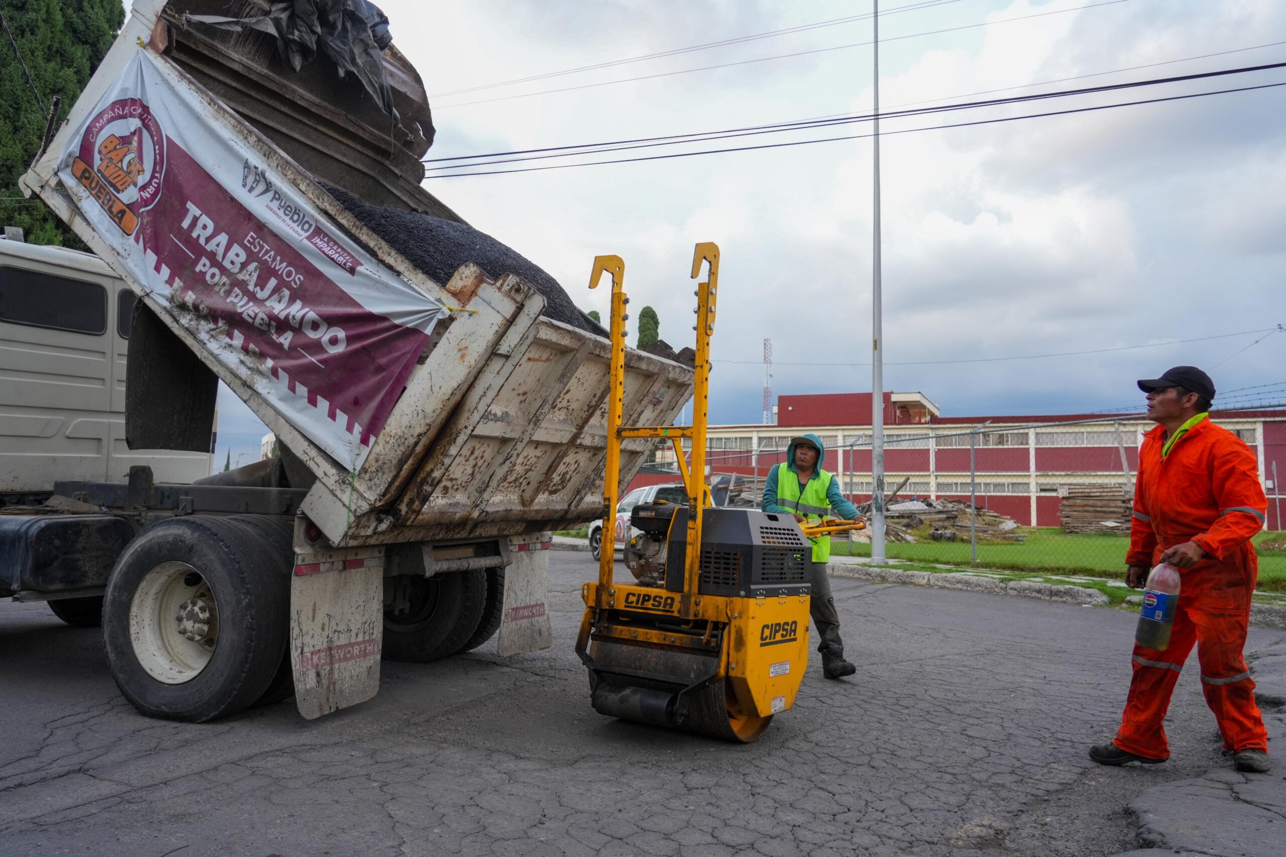 Fortalece Pepe Chedraui Campaña de Bacheo en la colonia Valle Dorado