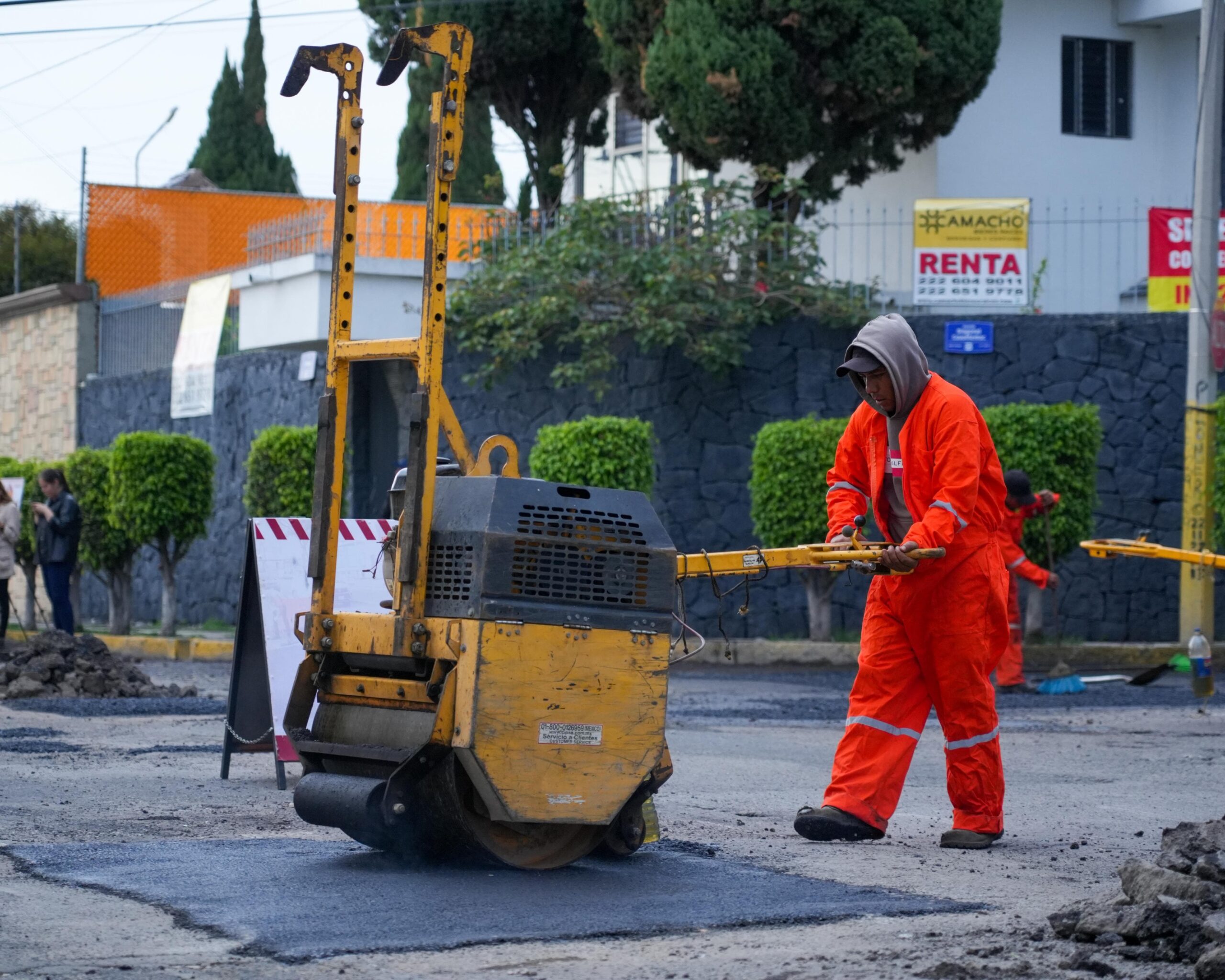 Fortalece Pepe Chedraui Campaña de Bacheo en la colonia Valle Dorado