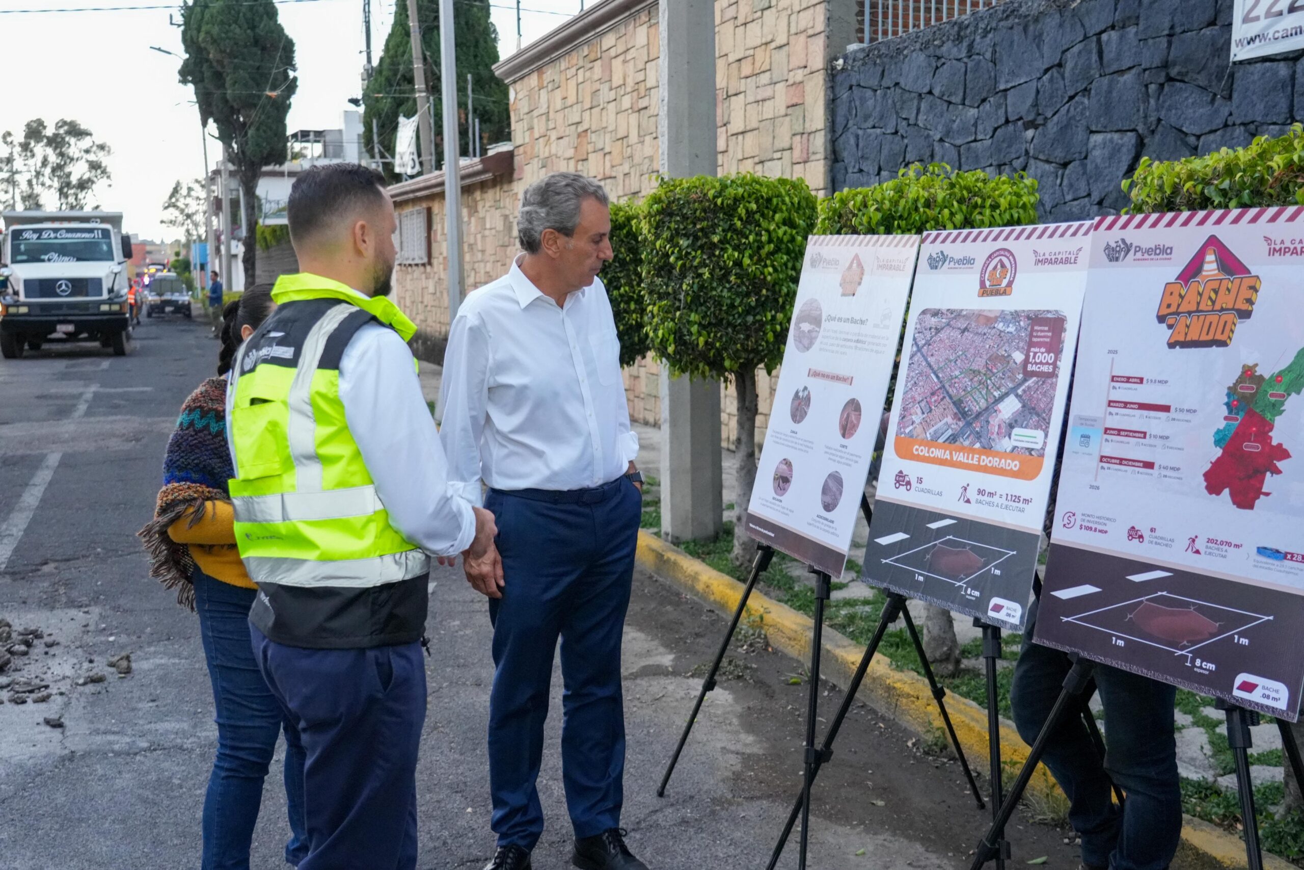 Fortalece Pepe Chedraui Campaña de Bacheo en la colonia Valle Dorado