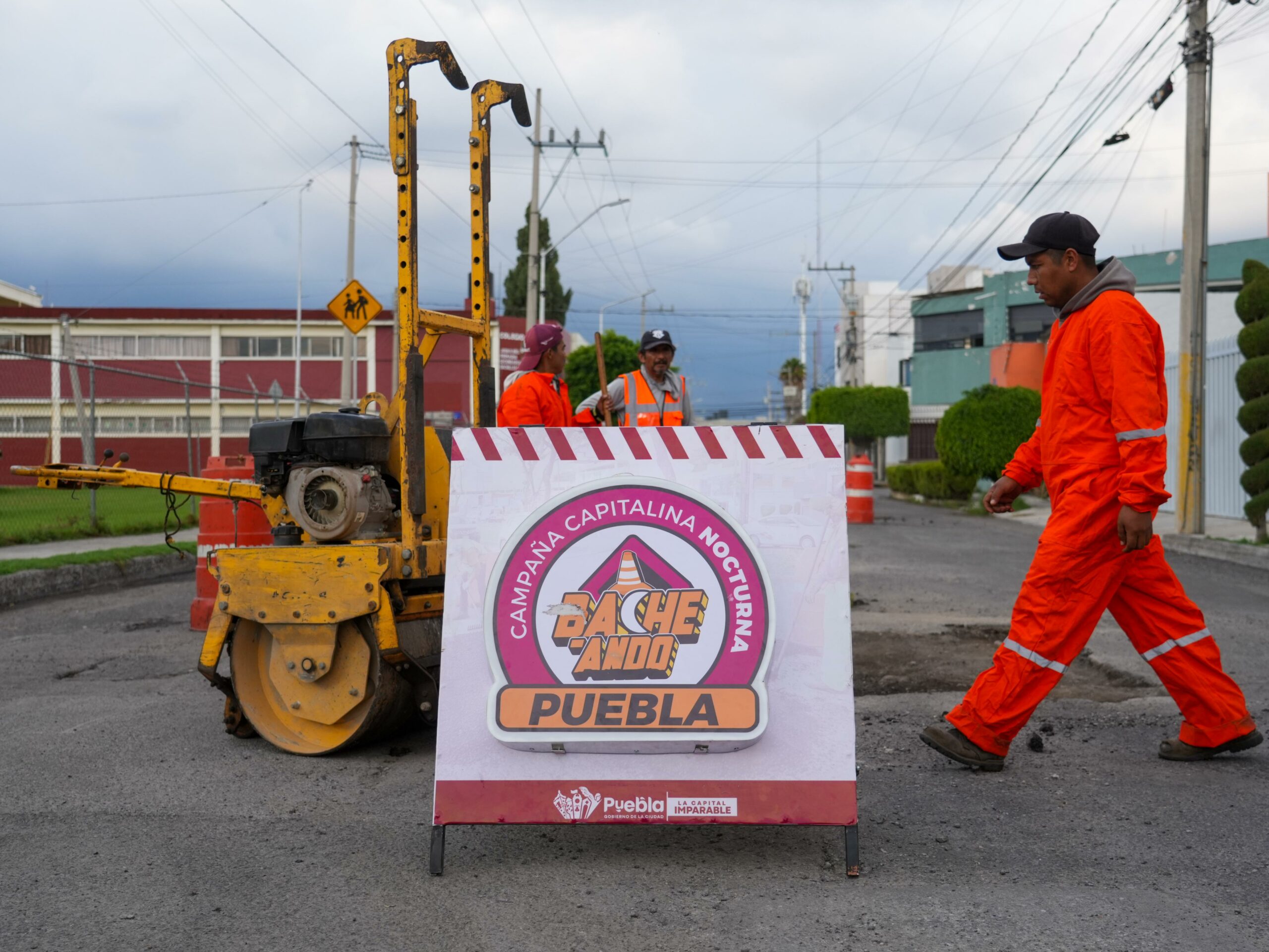 Fortalece Pepe Chedraui Campaña de Bacheo en la colonia Valle Dorado