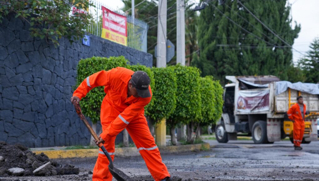 Fortalece Pepe Chedraui Campaña de Bacheo en la colonia Valle Dorado