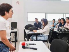 Lilia Cedillo apuesta por becas, convenios y apoyos para fortalecer la BUAP Fotografía de Lilia Cedillo en un encuentro con estudiantes de la BUAP