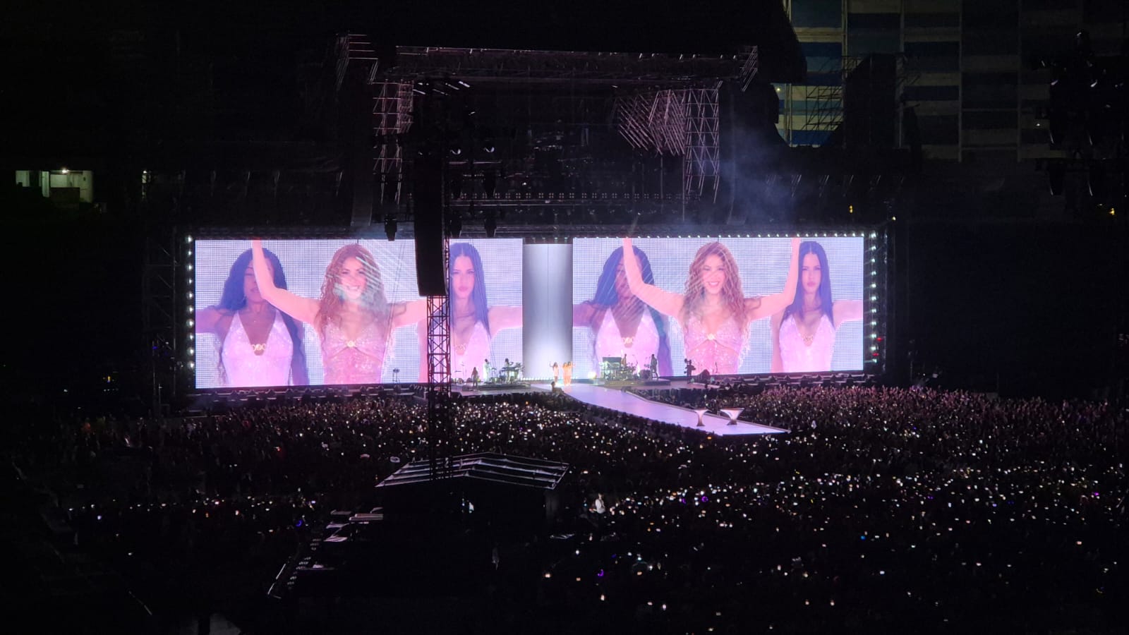 Shakira arrasa en Puebla con show de talla mundial