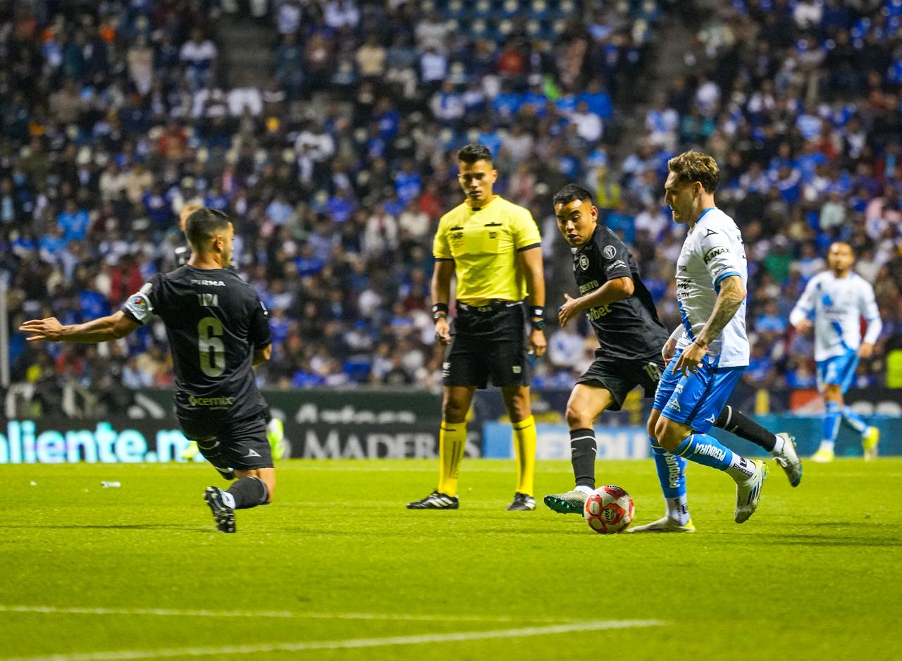 Club Puebla vs Cruz Azul | Jornada 16 | AP2025 | Galería | Foto: <a href="https://www.instagram.com/maurnophoto/" target="_blank" rel="noopener">Alberto Maurno</a>