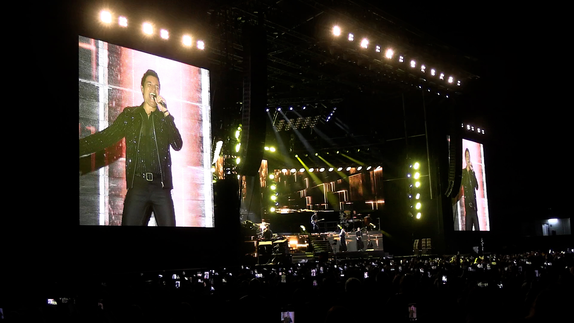 Chayanne hace vibrar Puebla con una noche llena de amor y energía