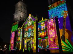 Pepe Chedraui inaugura videomapping conmemorativo al Día de Muertos en Puebla Videomapping del Día de Muertos ilumina la Catedral de Puebla