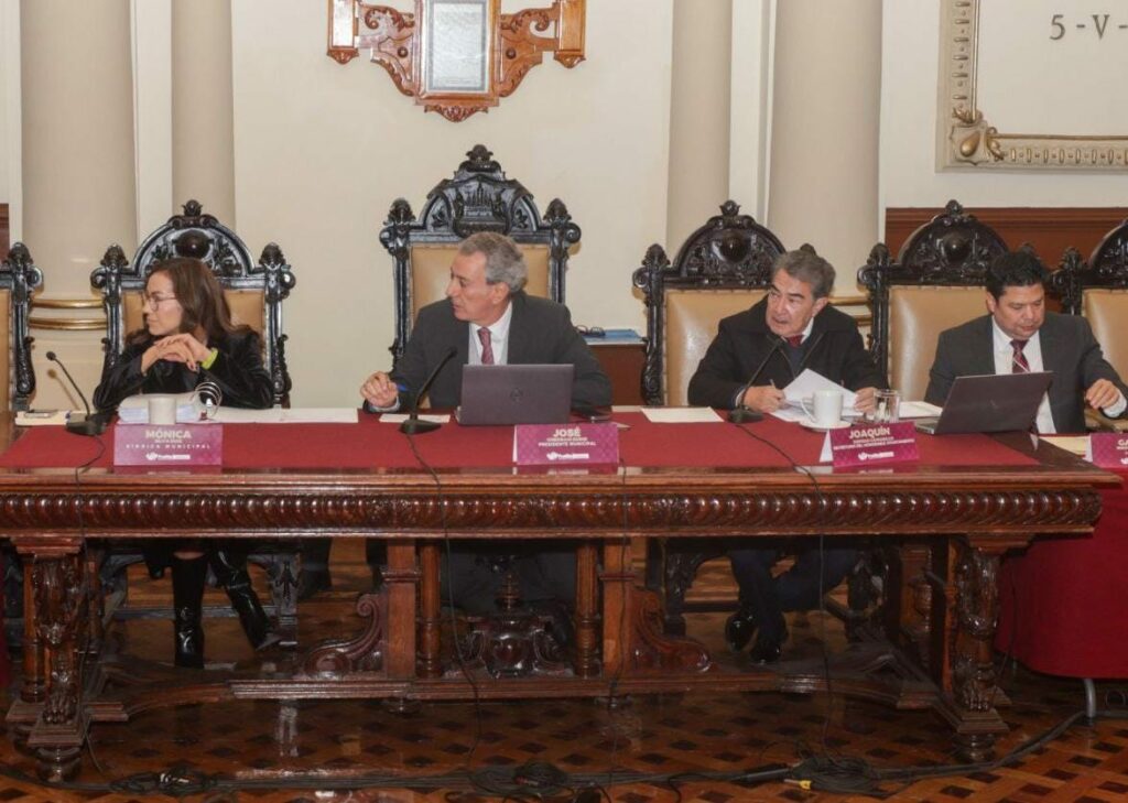 Cabildo de Puebla aprueba modificaciones a estructuras orgánicas y acuerdos clave para 2026