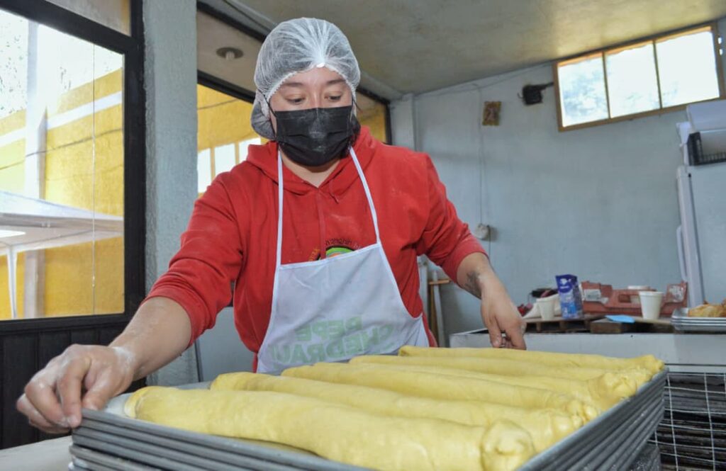 Arranca elaboración de la Rosca de Reyes monumental en Puebla