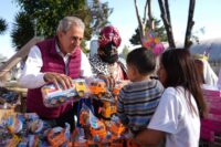 Pepe Chedraui lleva Reyes Magos a Romero Vargas y La Rosa