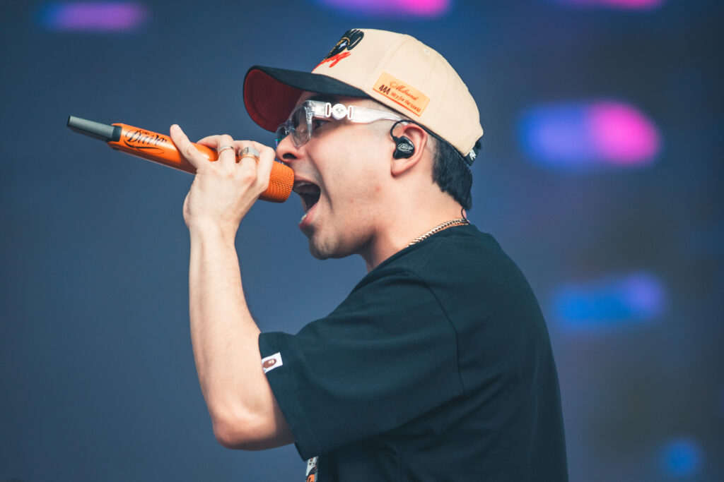 MC Davo enciende el Resuena Dos Equis 2026