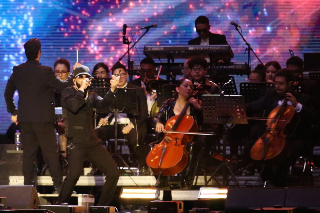 Yandel Sinfónico conquista Puebla con show único