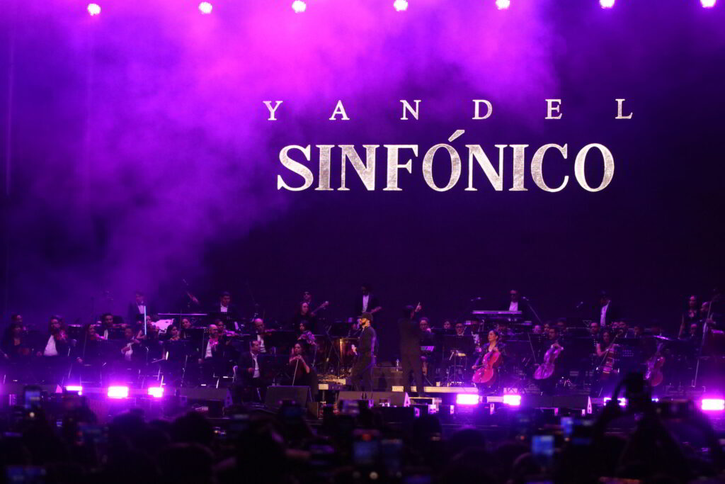 Yandel Sinfónico conquista Puebla con show único