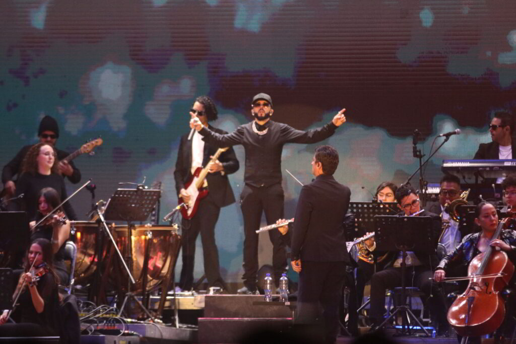 Yandel Sinfónico conquista Puebla con show único