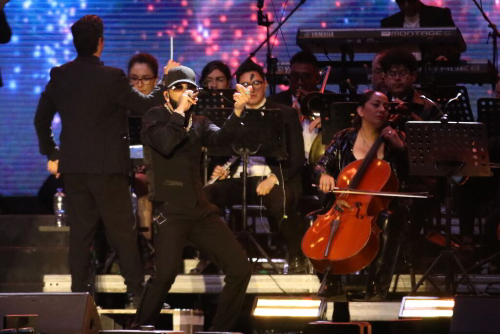 Yandel Sinfónico conquista Puebla con show único